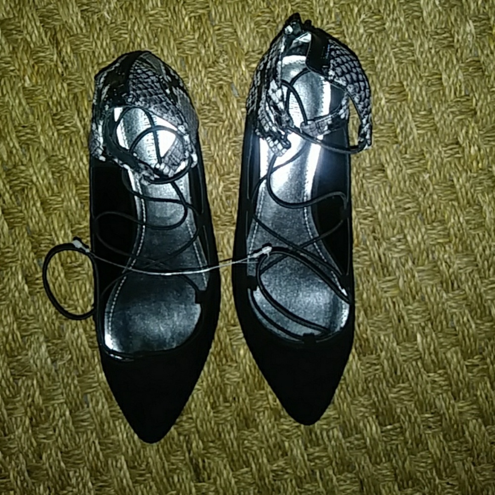 Jennifer Lopez Flats